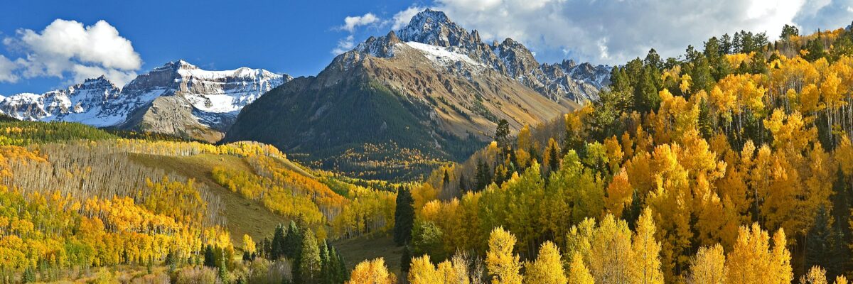A scenic mountain landscape in the fall.